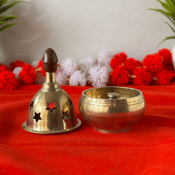 Brass Akhand Diya with Lid Front